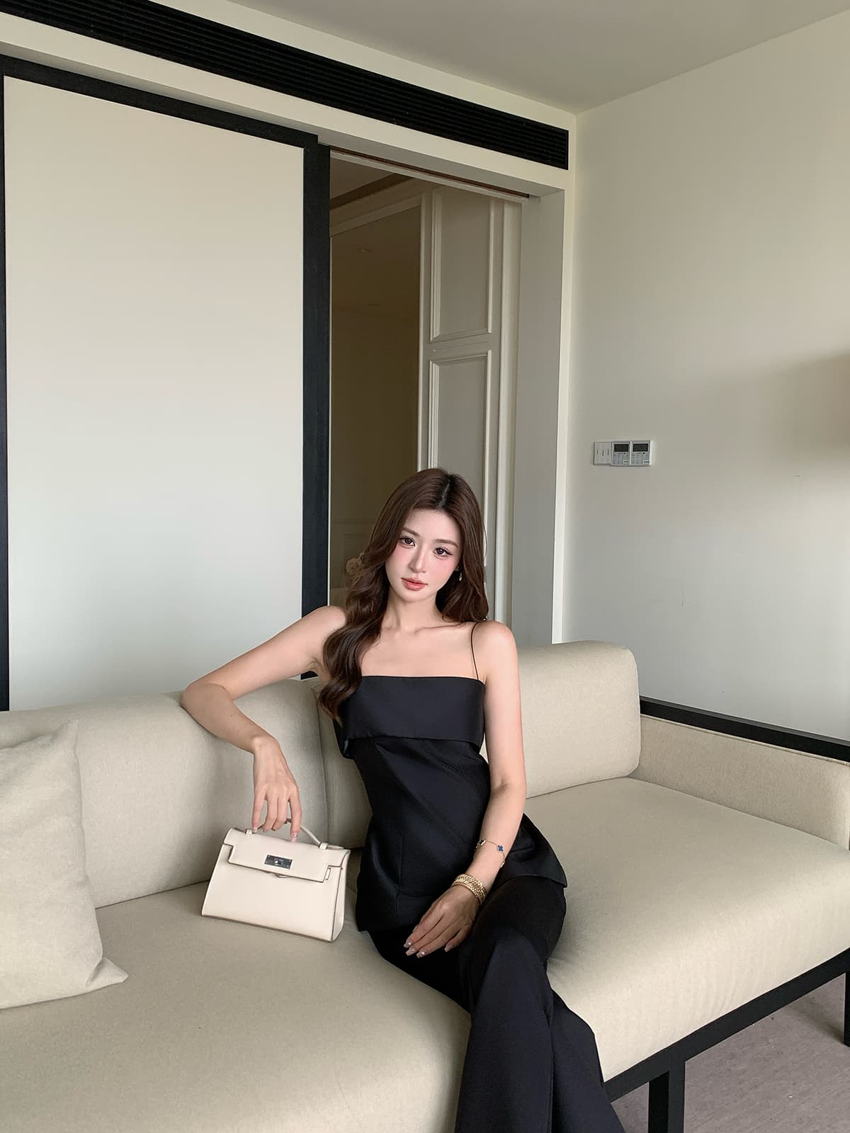 패션 작은 대중 미니멀리즘 디자인 섹션 고급 블랙 튜브탑 조끼 외출용 꽃밭 슬립 맨위 여성 상세 이미지 4
