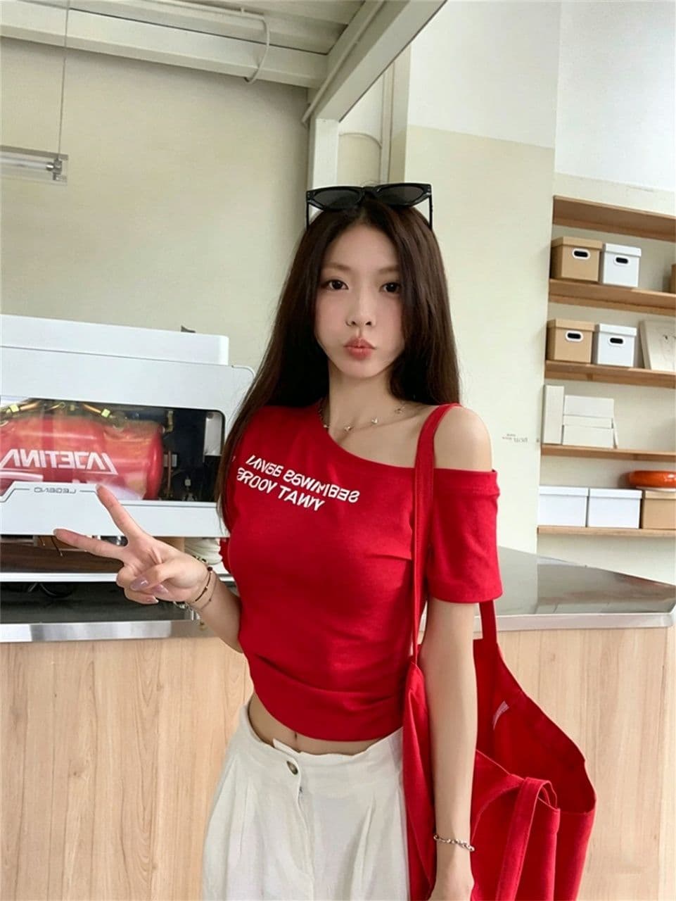 벨트 가슴 패드 아메리칸 핫걸 비스듬한 어깨 반팔 티셔츠 여성 여름 알파벳 프린트 몸매 가꾸기 쇼트 스타일 작은 맨위 상세 이미지 4