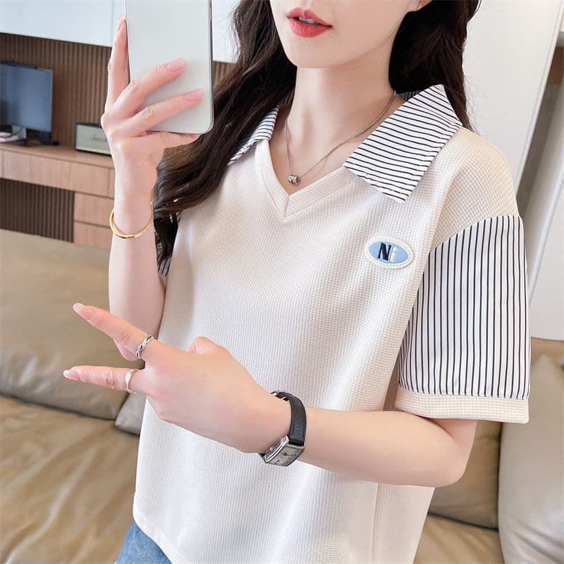 후아 남편 그리드 100 폴리에스터 2026 여름 새로운 한국 스타일 스트라이프 패치워크 V넥 반팔 티셔츠 여성 상세 이미지 6