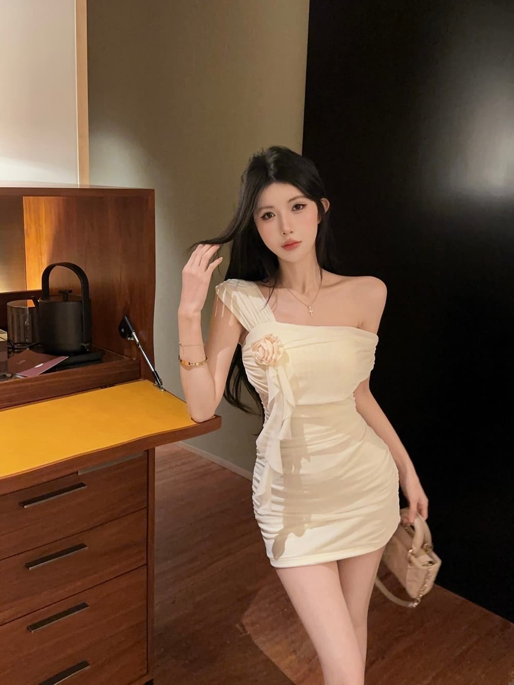 실사 순수한 욕망 섹시함 비스듬한 어깨 망사 3 차원 꽃 오프숄더 허리 수축 슬림해 보이는 타이트 스커트 드레스 상세 이미지 4