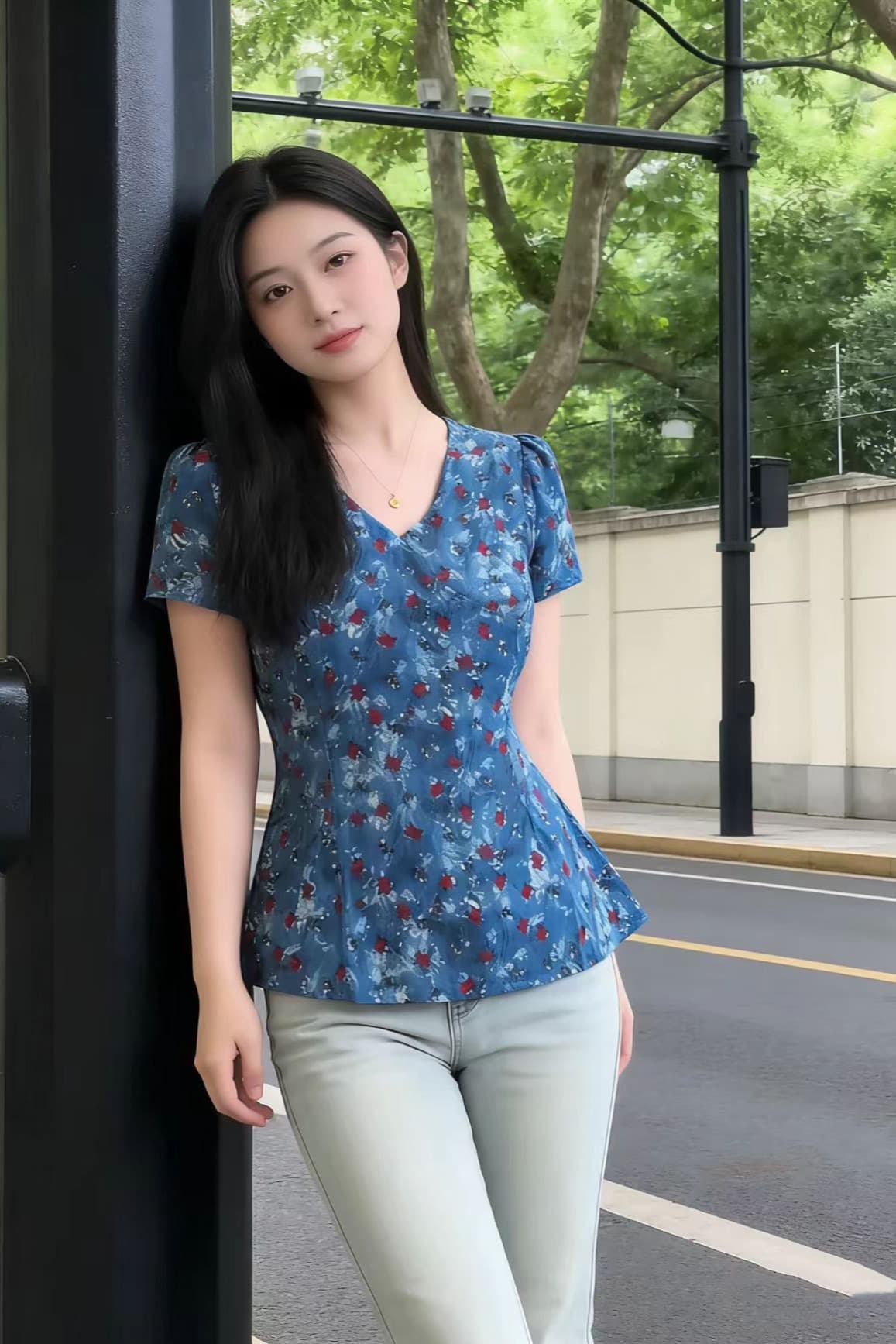 실사 여름 새로운 슬림해 보이는 V넥 셔츠 한국 스타일 작은 꽃무늬 반팔 맨위 고급 센스 다용도 빅 사이즈 여성 의류 티셔츠 이미지 6
