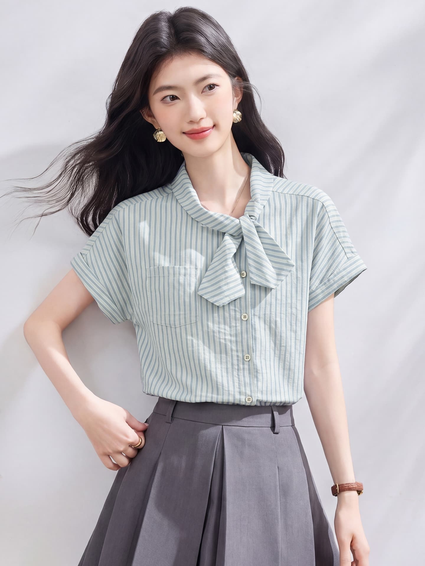 재고 있음 실사 레트로 비대칭 나비 넥타이 작은 셔츠 여름 새로운 비스듬한 문 襟 디자인 스트라이프 여성 셔츠 이미지 2