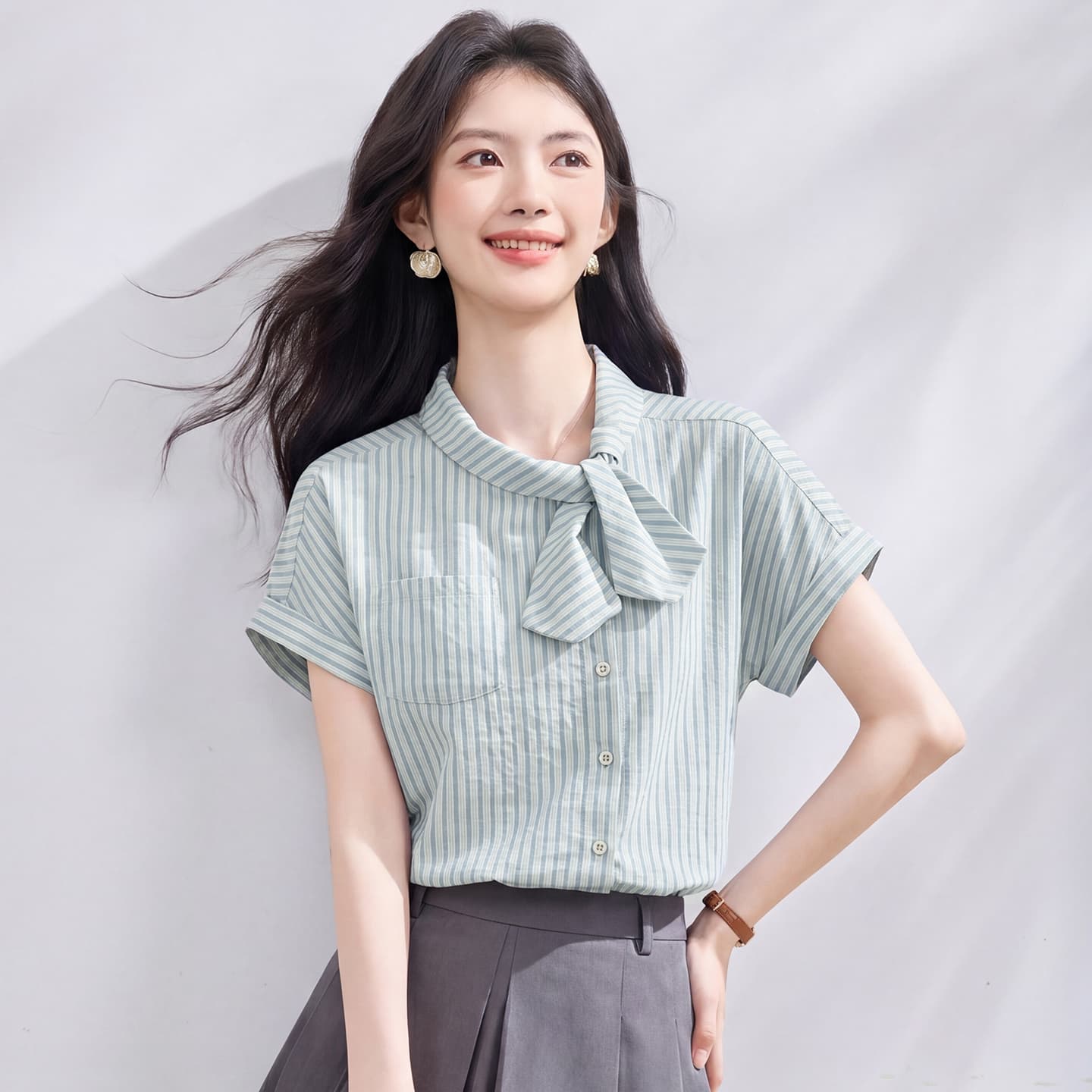 재고 있음 실사 레트로 비대칭 나비 넥타이 작은 셔츠 여름 새로운 비스듬한 문 襟 디자인 스트라이프 여성 셔츠 이미지 3