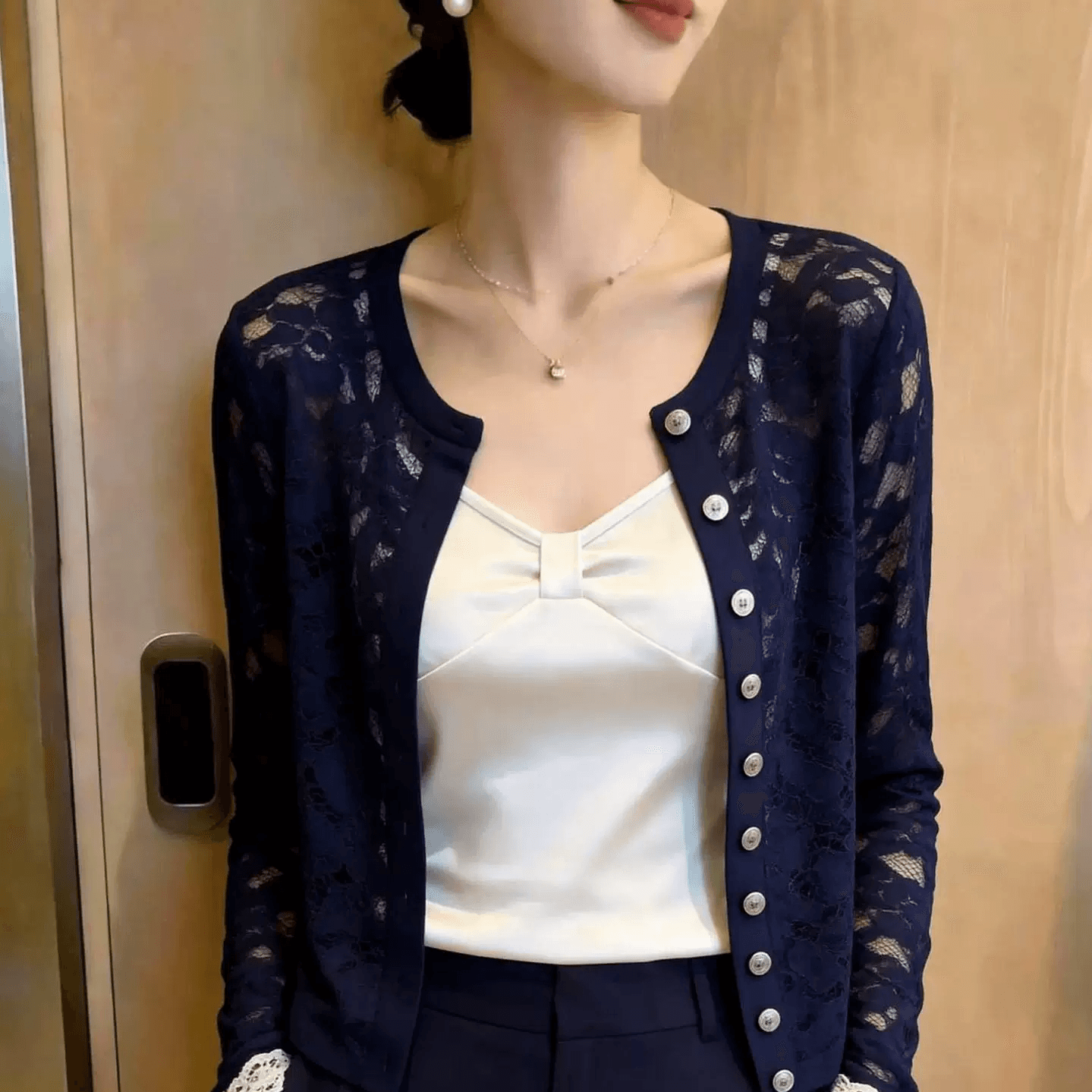절묘한 블루 색상 긴팔 2026 년 가을 신제품 여성 의류 절묘한 질감 작은 대중 Chic 출퇴근 부드러운 작은 셔츠 이미지 5