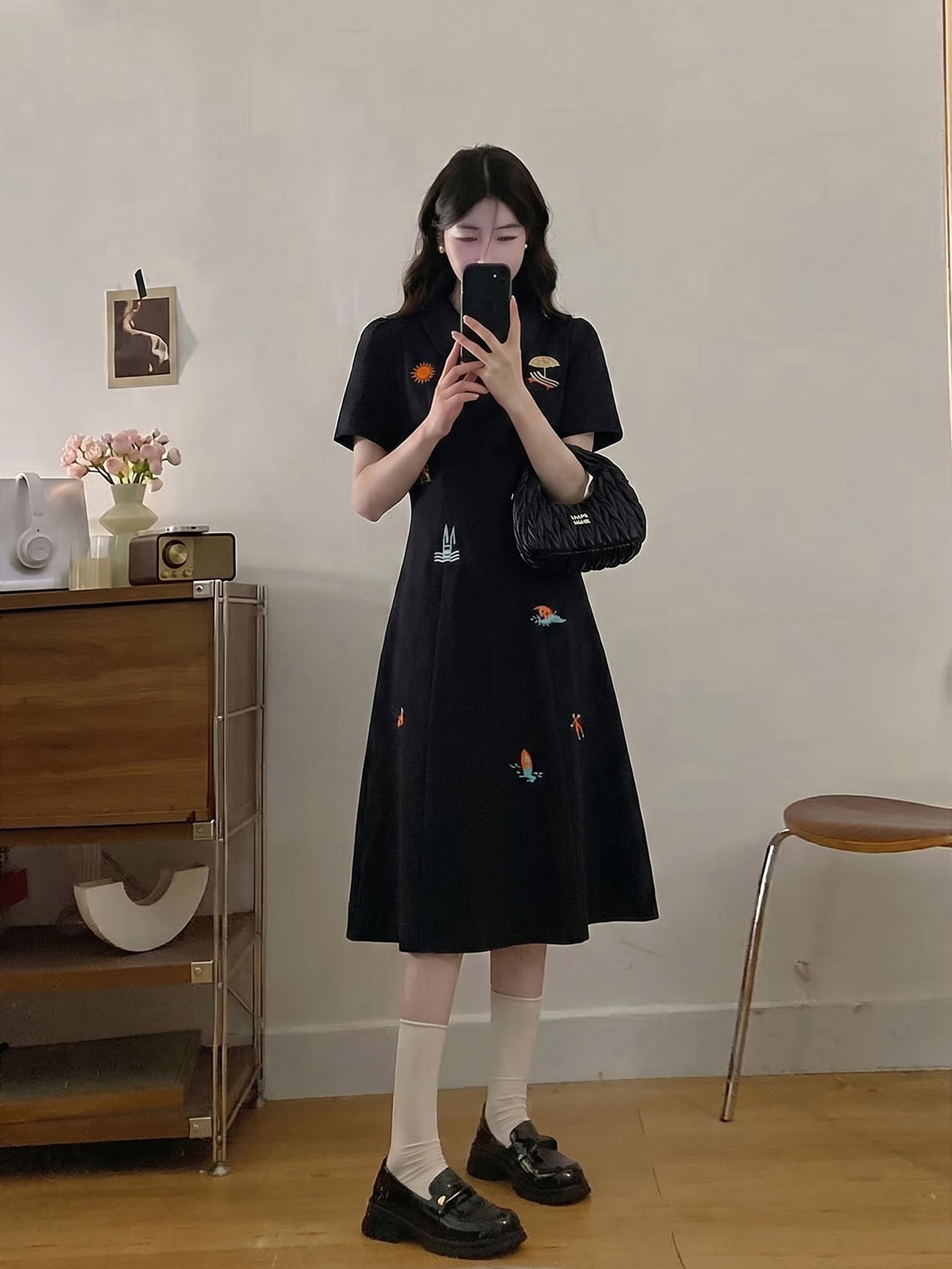 실사 빅 사이즈 여성 의류 2026 여름 새로운 한 부서 세련된 품격 슬림해 보이는 POLO 칼라 캐주얼 자수 드레스