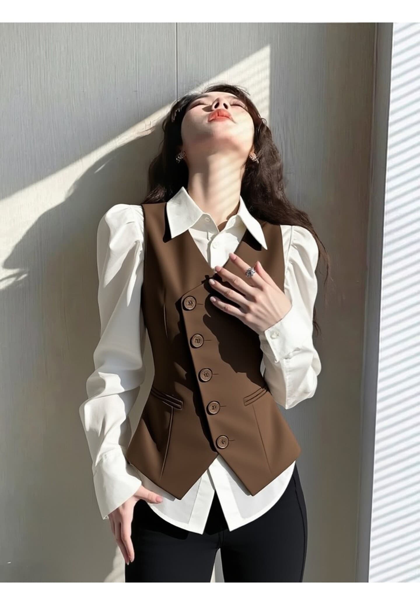 2026 슈퍼 화재 연령 감소 고유 한 디자인 센스 아름다운 품격 작은 샤넬 스타일 커피 색상 정장 베스트 셔츠 스택 착용 세트 상세 이미지 6