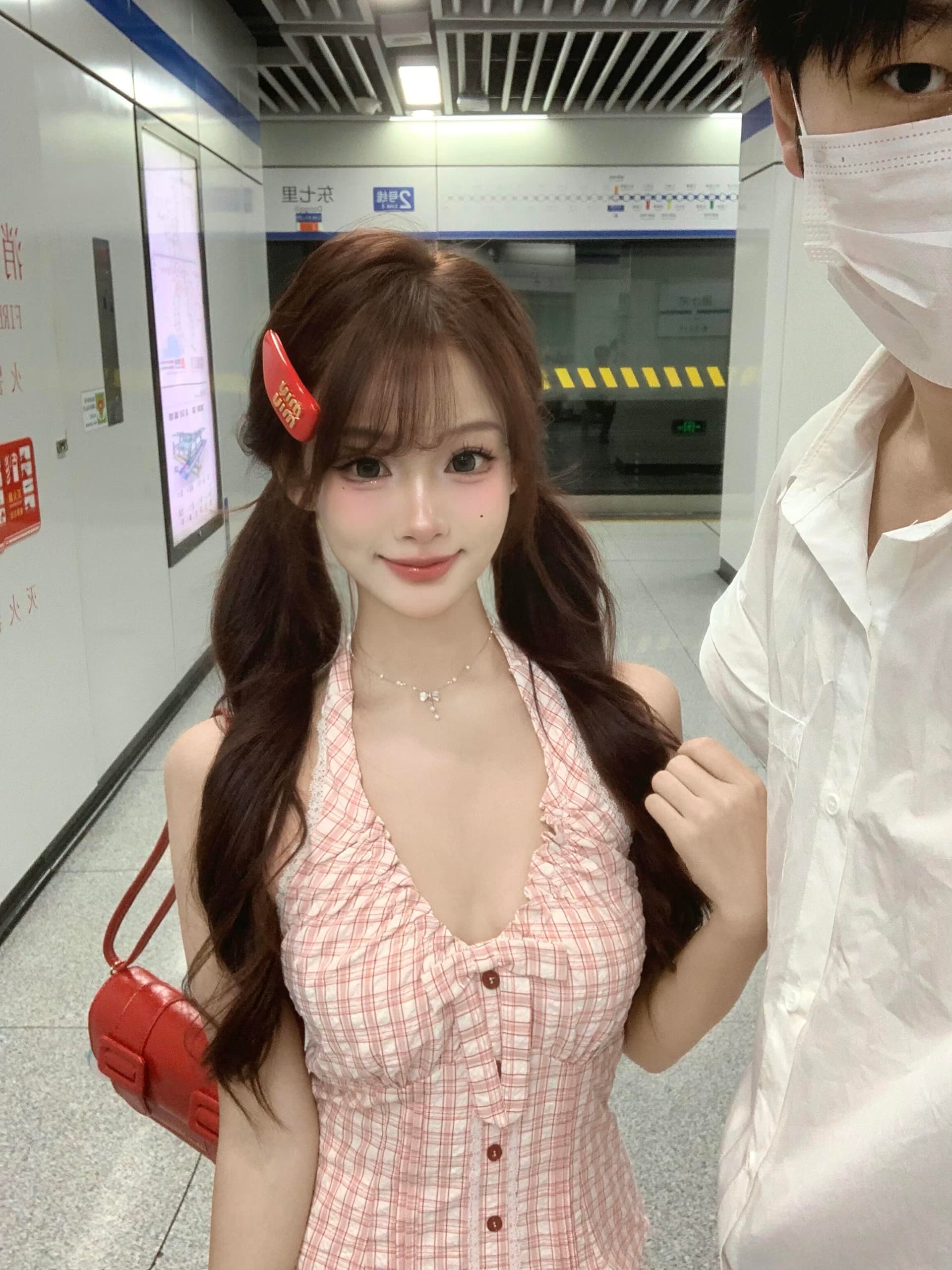 오리지널 체크무늬 나비 매듭 행침 목 허리 수축 맨위 민소매 슬림해 보이는 조끼 이미지 3