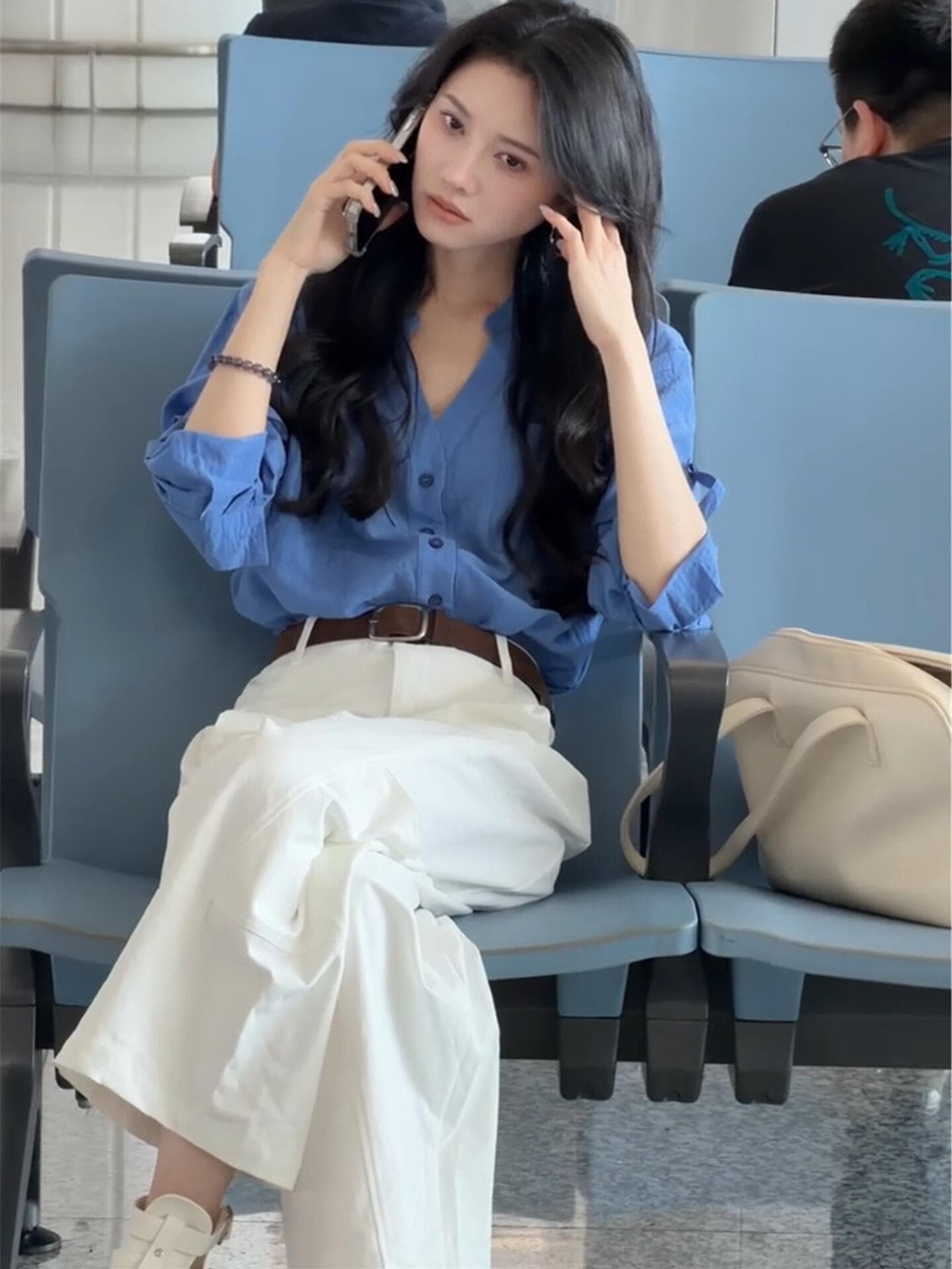 한 부서 출퇴근 바람 톰 글 래 원인 블루 V넥 긴팔 여성 셔츠 2026 여름 새로운 고급 센스 와이드 레그 팬츠 세트 상세 이미지 2