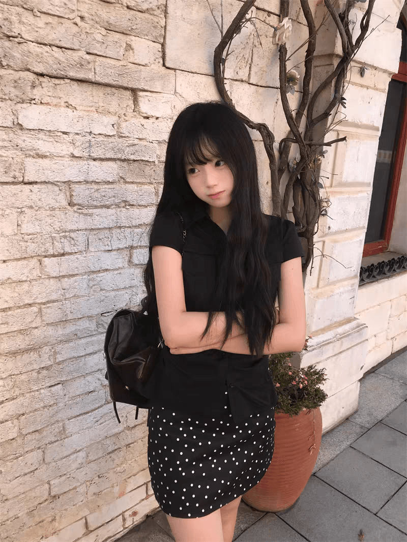 여름 한 부서 출퇴근 순수한 욕망 품격 착용 가져 가라. 검정색 긍정적 인 어깨 반팔 셔츠 슬림해 보이는 도트 무늬 반신 스커트 투피스 세트 이미지 4