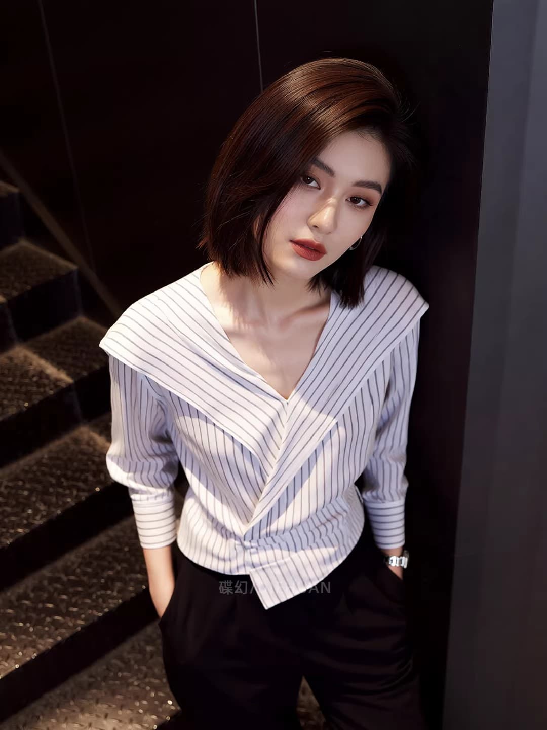 2026 봄 새로운 빛 요리 한 바람 스트라이프 긴팔 여성 셔츠 V넥 허리 수축 세련된 슬림해 보이는 빅 사이즈 인사이드 잡아라. 의류 이미지 4
