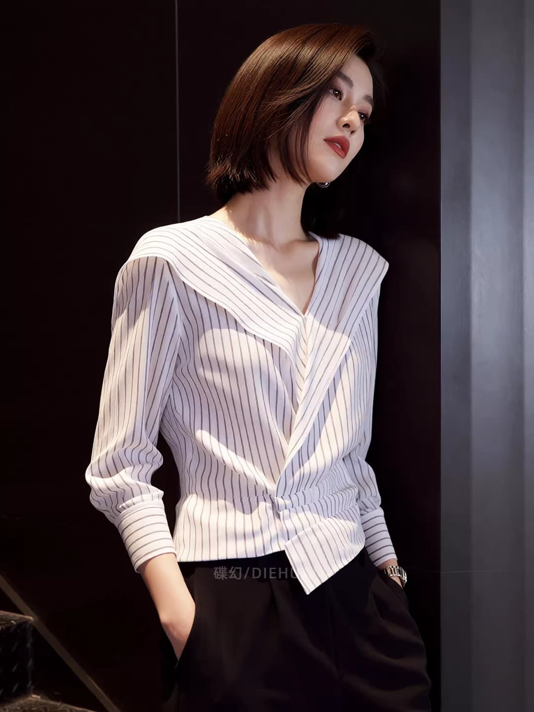 2026 봄 새로운 빛 요리 한 바람 스트라이프 긴팔 여성 셔츠 V넥 허리 수축 세련된 슬림해 보이는 빅 사이즈 인사이드 잡아라. 의류 상세 이미지 3