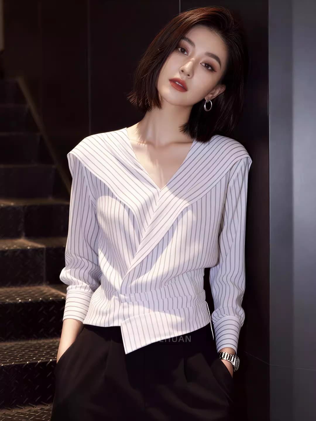 2026 봄 새로운 빛 요리 한 바람 스트라이프 긴팔 여성 셔츠 V넥 허리 수축 세련된 슬림해 보이는 빅 사이즈 인사이드 잡아라. 의류 상세 이미지 5