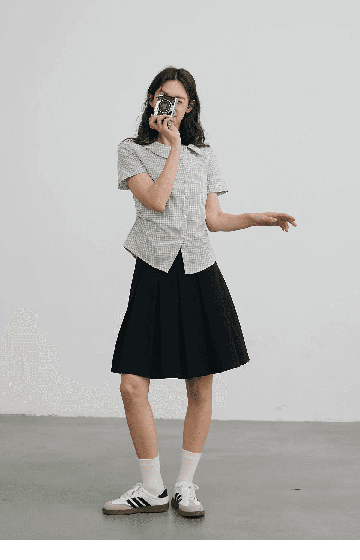 illbewell 학원 스타일 파란색 체크무늬 비대칭 폴로 칼라 아마 반팔 셔츠 이미지 3
