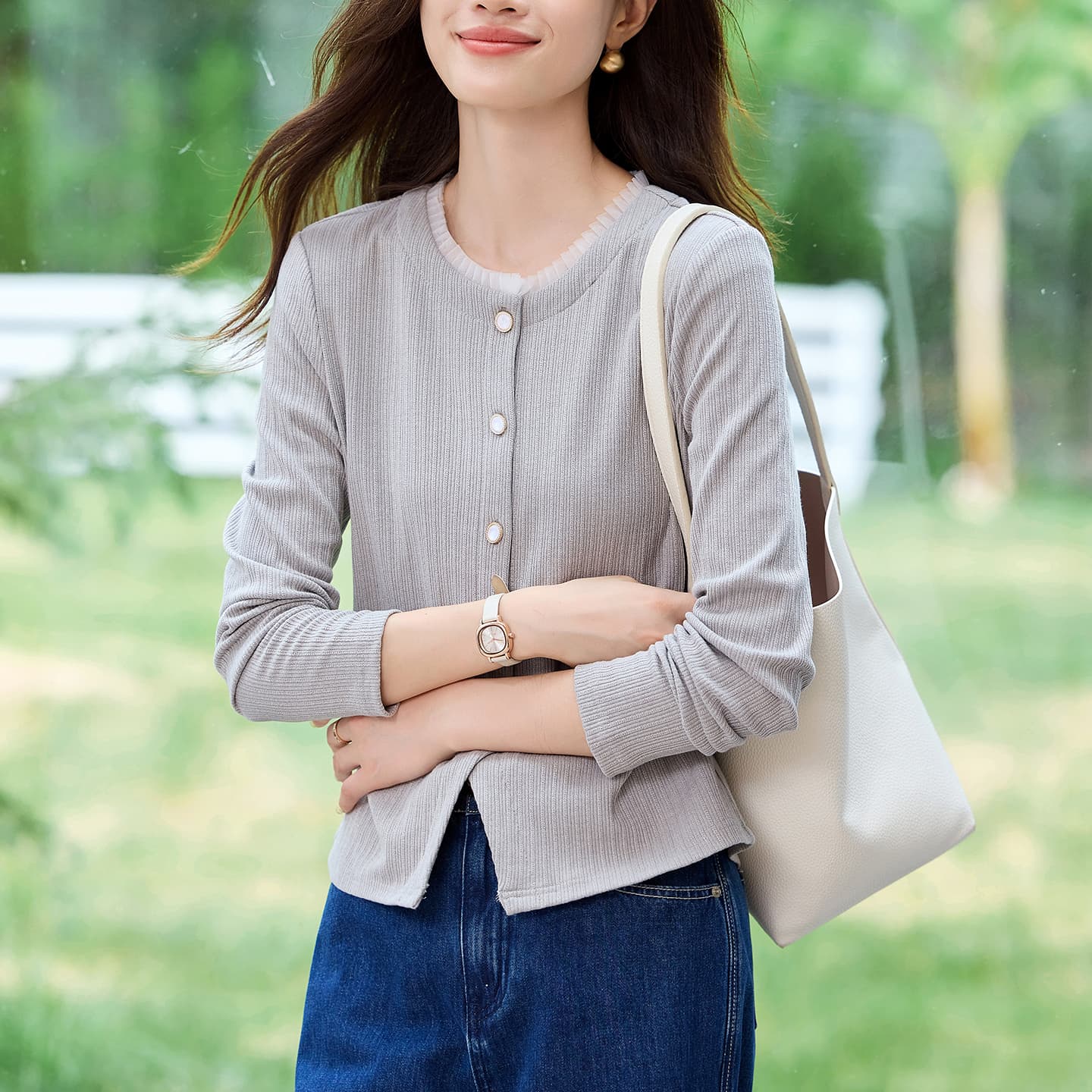 실사 배색 패치워크 레이스 디자인 센스 회색 티셔츠 여성 2026 가을 허리 수축 주름 올해 인기 맨위 이미지 4