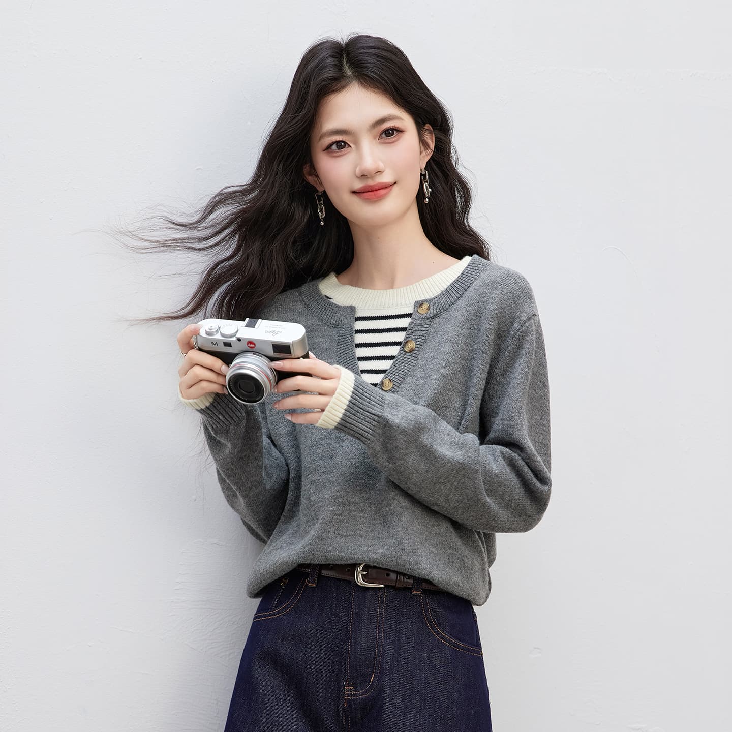 실사 페이크 레이어드 스트라이프 패치워크 회색 스웨터 여자 2026 가을 느긋한 느슨함 센스 니트 풀오버 셔츠 이미지 2