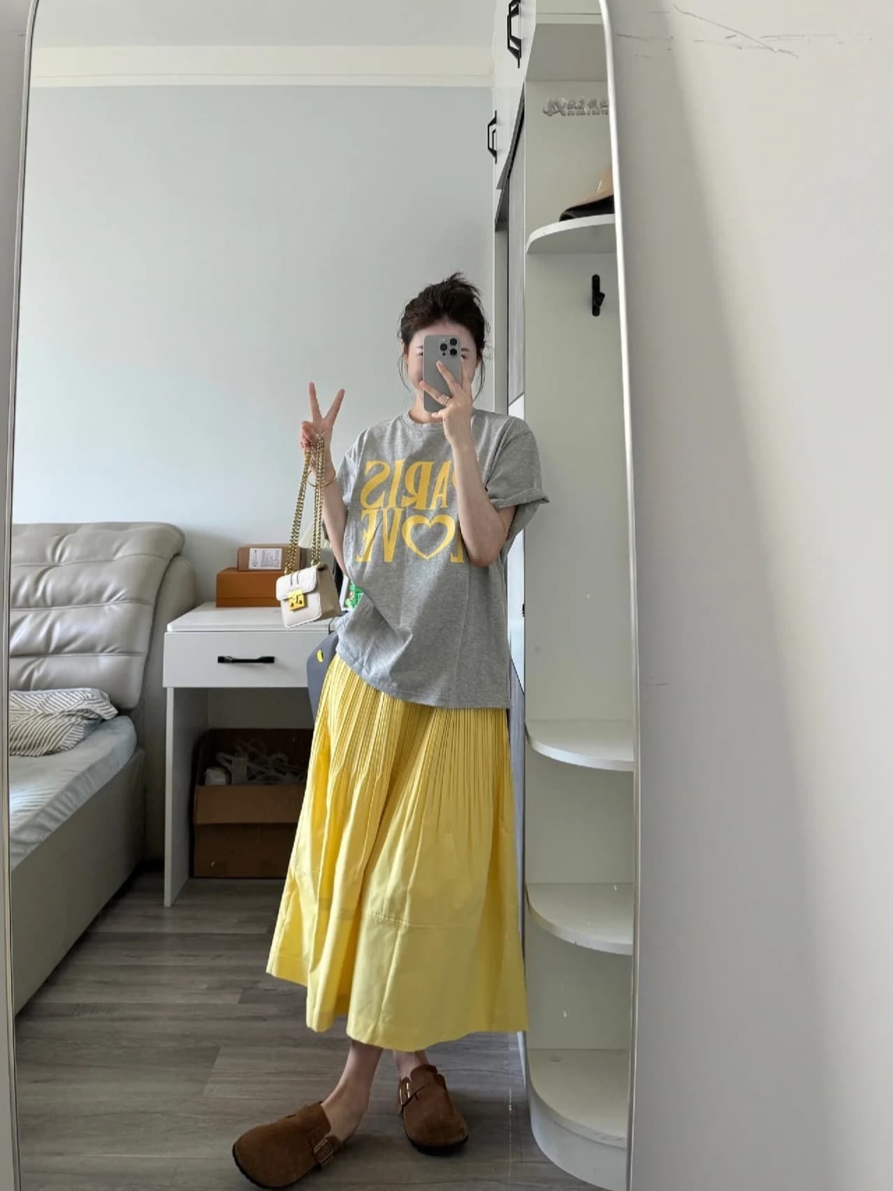 한국 스타일 회색 캐주얼 느긋한 바람 알파벳 프린트 반팔 티셔츠 여성 여름 도파민 황색 반 스커트 투피스 세트 이미지 2