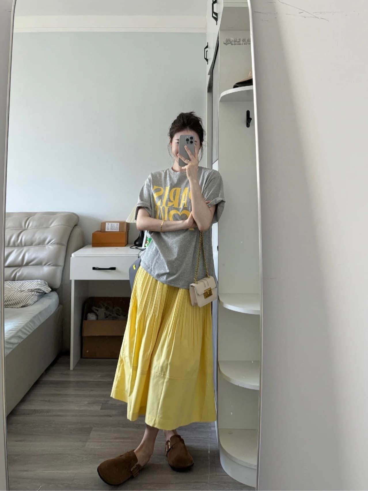 한국 스타일 회색 캐주얼 느긋한 바람 알파벳 프린트 반팔 티셔츠 여성 여름 도파민 황색 반 스커트 투피스 세트 상세 이미지 2