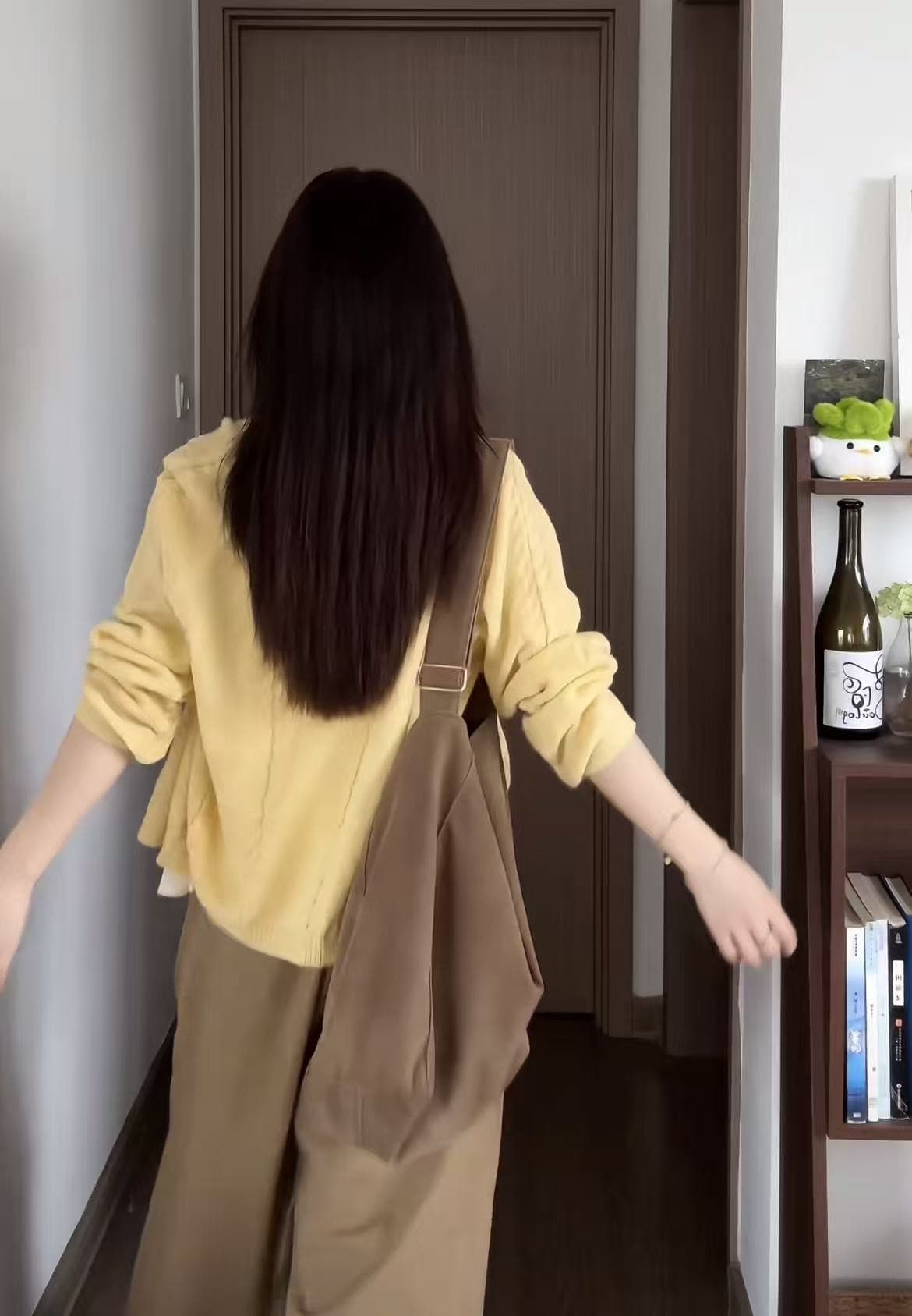 샤오홍 예약하기 폭발 봄 디스플레이 화이트 오픈 가디건 플러스 레이스 슬립 플러스 카키 와이드 레그 팬츠 세트 이미지 3