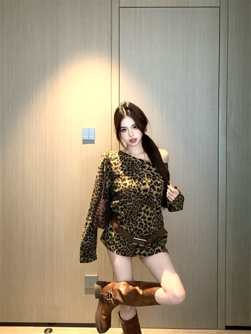 실사 정가 아메리칸 ins 레트로 핫걸 디자인 레오파드 무늬 오프숄더 티셔츠 여성 패션 고유 한 슬림해 보이는 타이트 스커트 맨위 상세 이미지 2