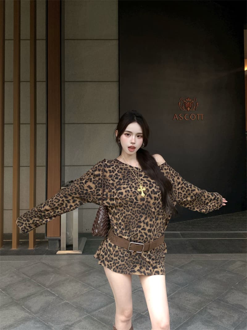 실사 정가 아메리칸 ins 레트로 핫걸 디자인 레오파드 무늬 오프숄더 티셔츠 여성 패션 고유 한 슬림해 보이는 타이트 스커트 맨위 상세 이미지 3