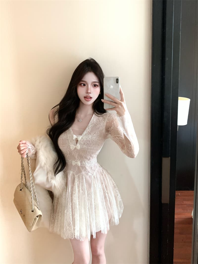 실사 정가 연령 감소 장난기 넘치는 V넥 품격 미니 스커트 허리 수축 슬림해 보이는 레이스 측면 섹시함 만나는 여성 드레스 상세 이미지 3
