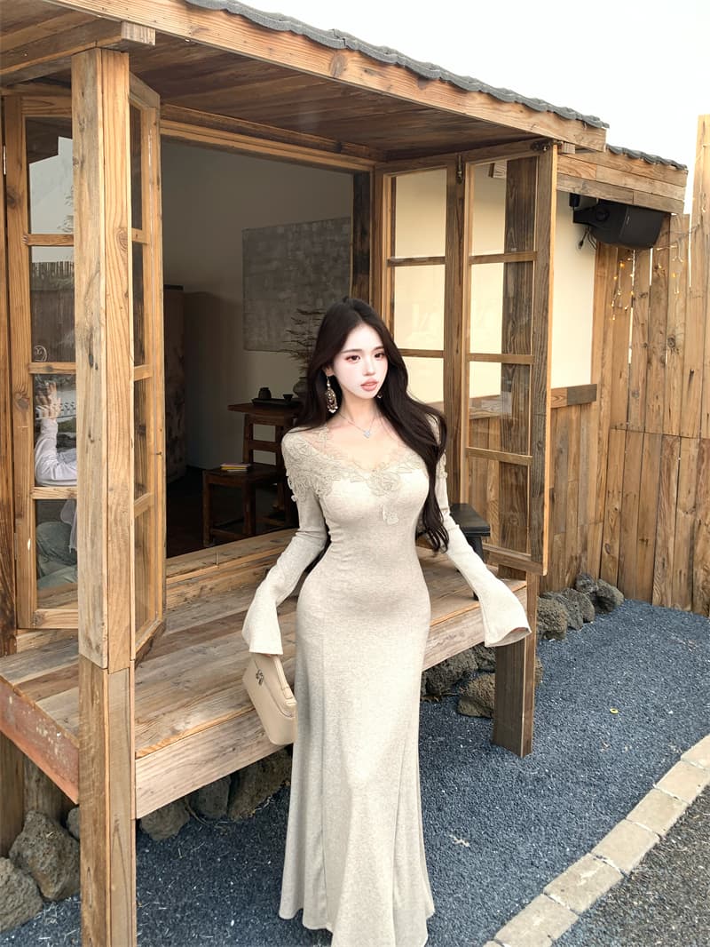 실사 정가 부드러운 바람 분위기 센스 레이스 조각 V넥 니트 드레스 허리 수축 슬림해 보이는 한 마디 큰 진자 롱 스커트 상세 이미지 9