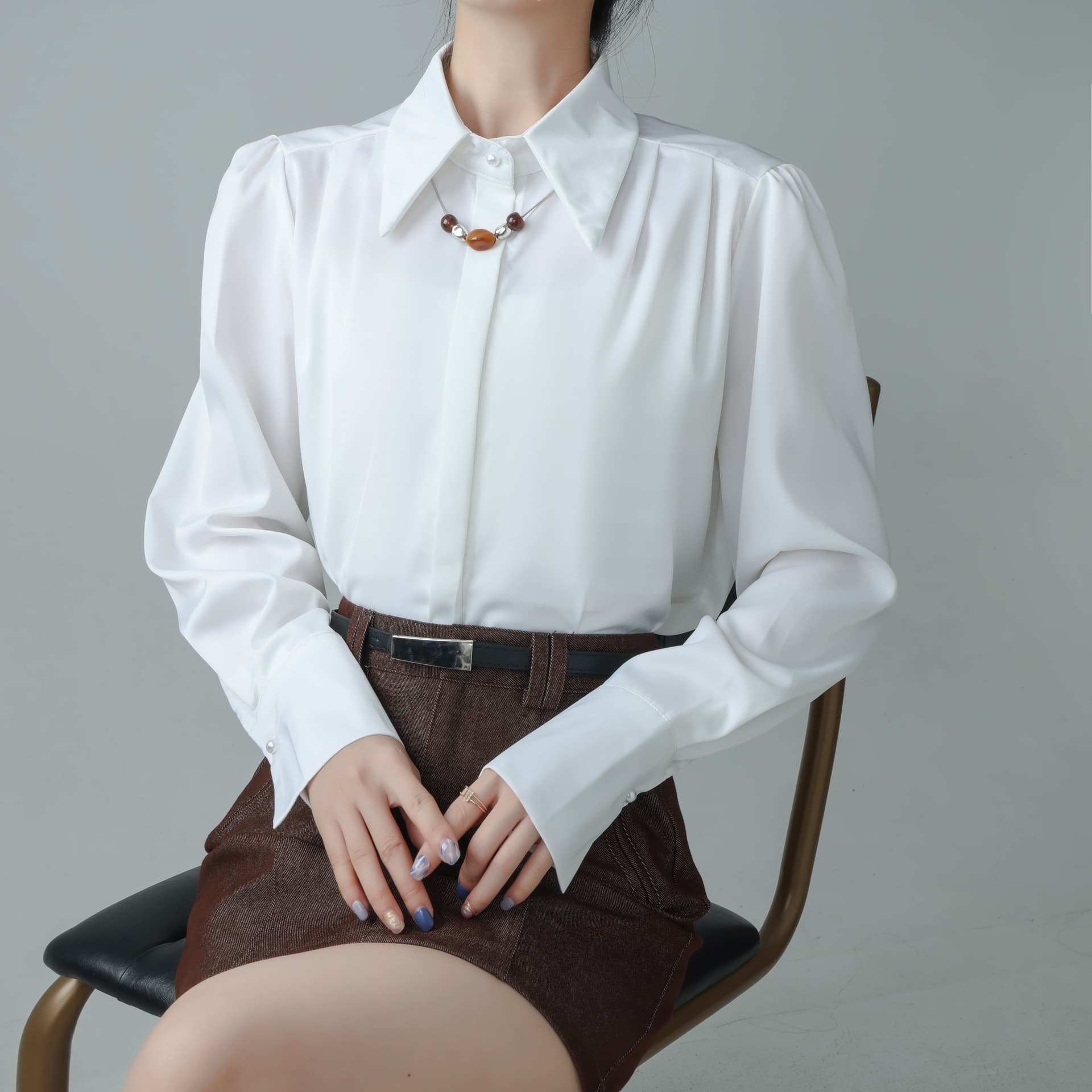 미니멀리즘 순수한 색상 시스템 펜던트 장식 폴로 칼라 거품 소매 스트레이트 루즈핏 셔츠 상세 이미지 6