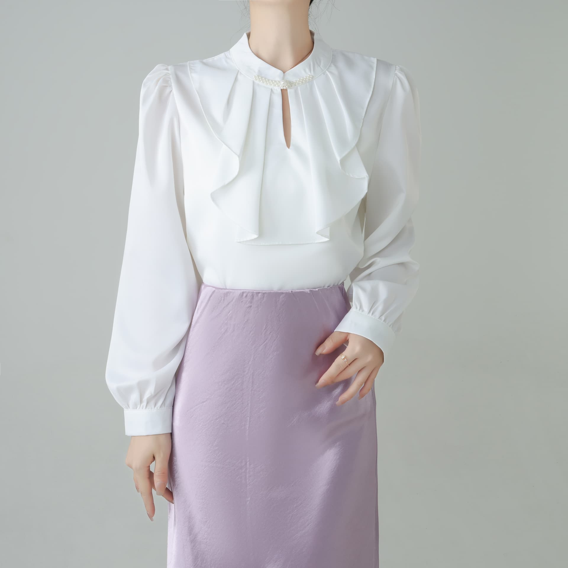 새틴 여성 셔츠 2025 가을 의상 새로운 디자인 센스 작은 대중 프랑스식 고급 센스 프릴 단추 긴팔 맨위 이미지 3