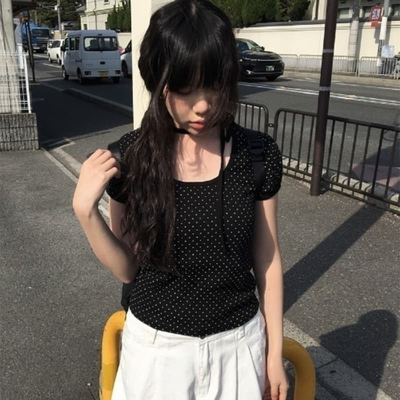 있음 선적 한 부서 달콤함 캐주얼 레이스업 라운드 넥 디자인 센스 다용도 도트 프린트 몸매 가꾸기 슬림해 보이는 티셔츠 여성 이미지 2