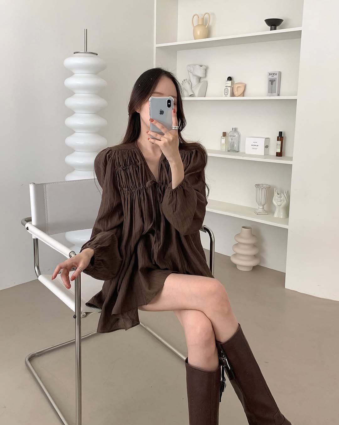 재고 있음 동대문 새로운 작은 대중 다용도 루즈핏 레이스업 V넥 주름 단색 거품 소매 셔츠 상세 이미지 6