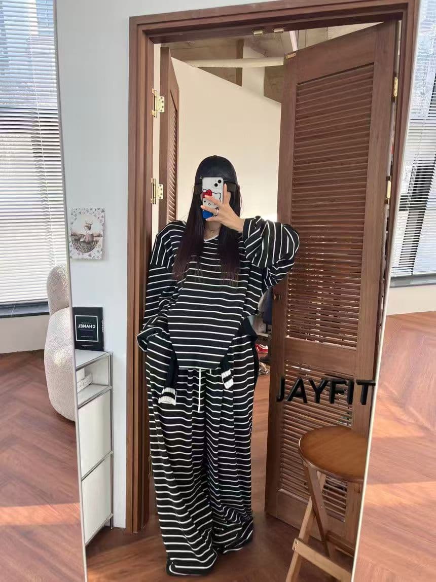재고 있음 한국 ins 보 주님 26 봄 새로운 외국 가스 스트라이프 V넥 어깨 패드 루즈핏 티셔츠 캐주얼 바지 세트 여성 이미지 2