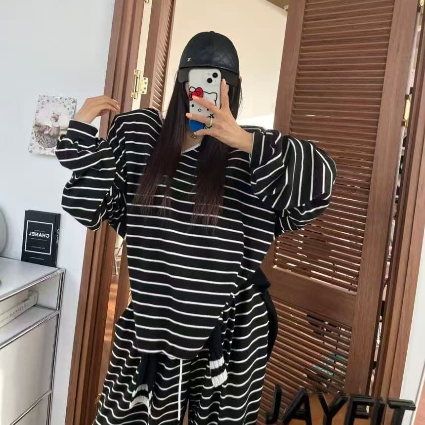 재고 있음 한국 ins 보 주님 26 봄 새로운 외국 가스 스트라이프 V넥 어깨 패드 루즈핏 티셔츠 캐주얼 바지 세트 여성
