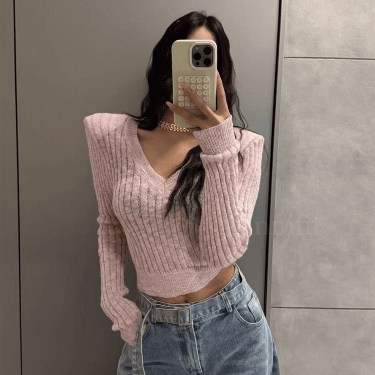 재고 있음 익스트림 제인 바람 V넥 다용도 긴팔 몸매 가꾸기 단색 V넥 어깨 패드 쇼트 스타일 풀오버 니트 스웨터 얇은 스타일 맨위 트렌디 상세 이미지 1