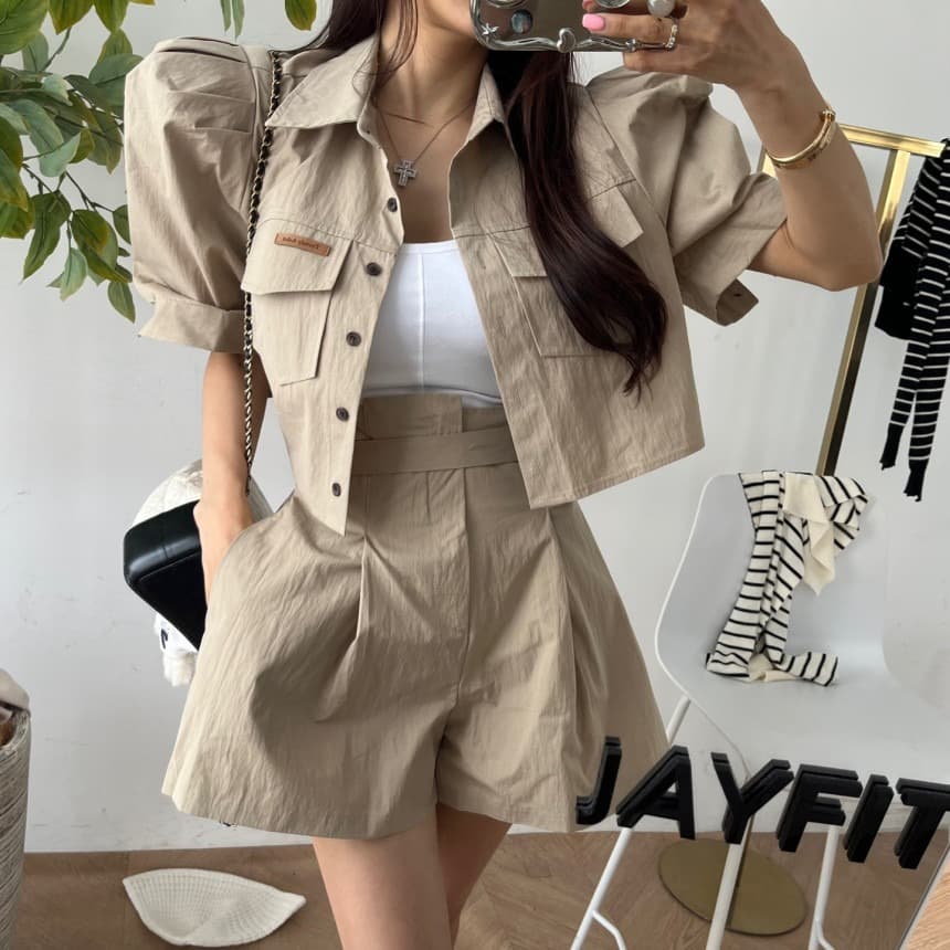 재고 있음 폴로 칼라 거품 소매 짧은 맨위 반바지 세트