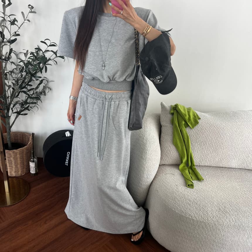 재고 있음 새로운 루즈핏 라운드 넥 반팔 티셔츠 허리밴드 펌프 로프 스트레이트 한 마디 반신 스커트 세트 상세 이미지 5