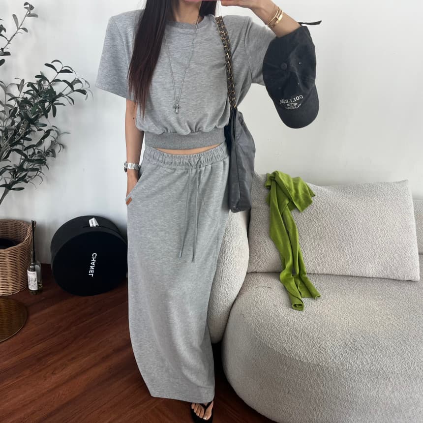 재고 있음 새로운 루즈핏 라운드 넥 반팔 티셔츠 허리밴드 펌프 로프 스트레이트 한 마디 반신 스커트 세트 상세 이미지 7