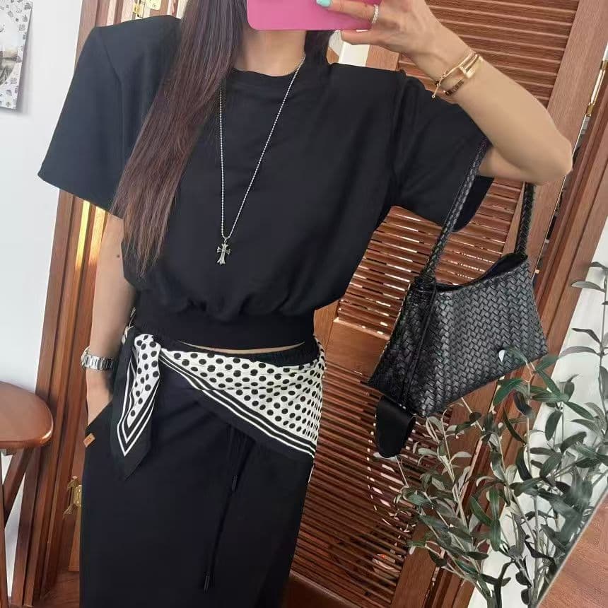재고 있음 새로운 루즈핏 라운드 넥 반팔 티셔츠 허리밴드 펌프 로프 스트레이트 한 마디 반신 스커트 세트 상세 이미지 11