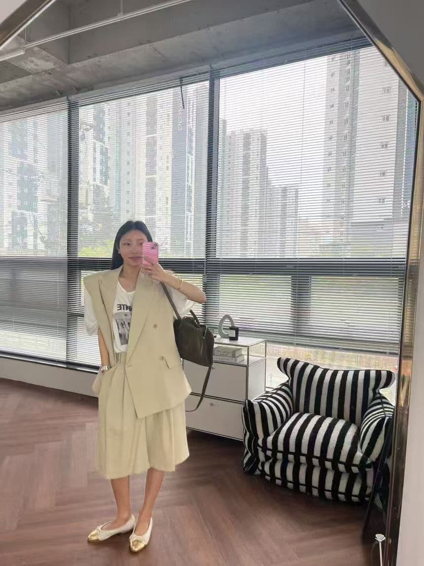 재고 있음 한국 베스트 정장 세트 여성 여름 새로운 디자인 센스 루즈핏 민소매 정장 맨위 반바지 투피스 세트 이미지 3