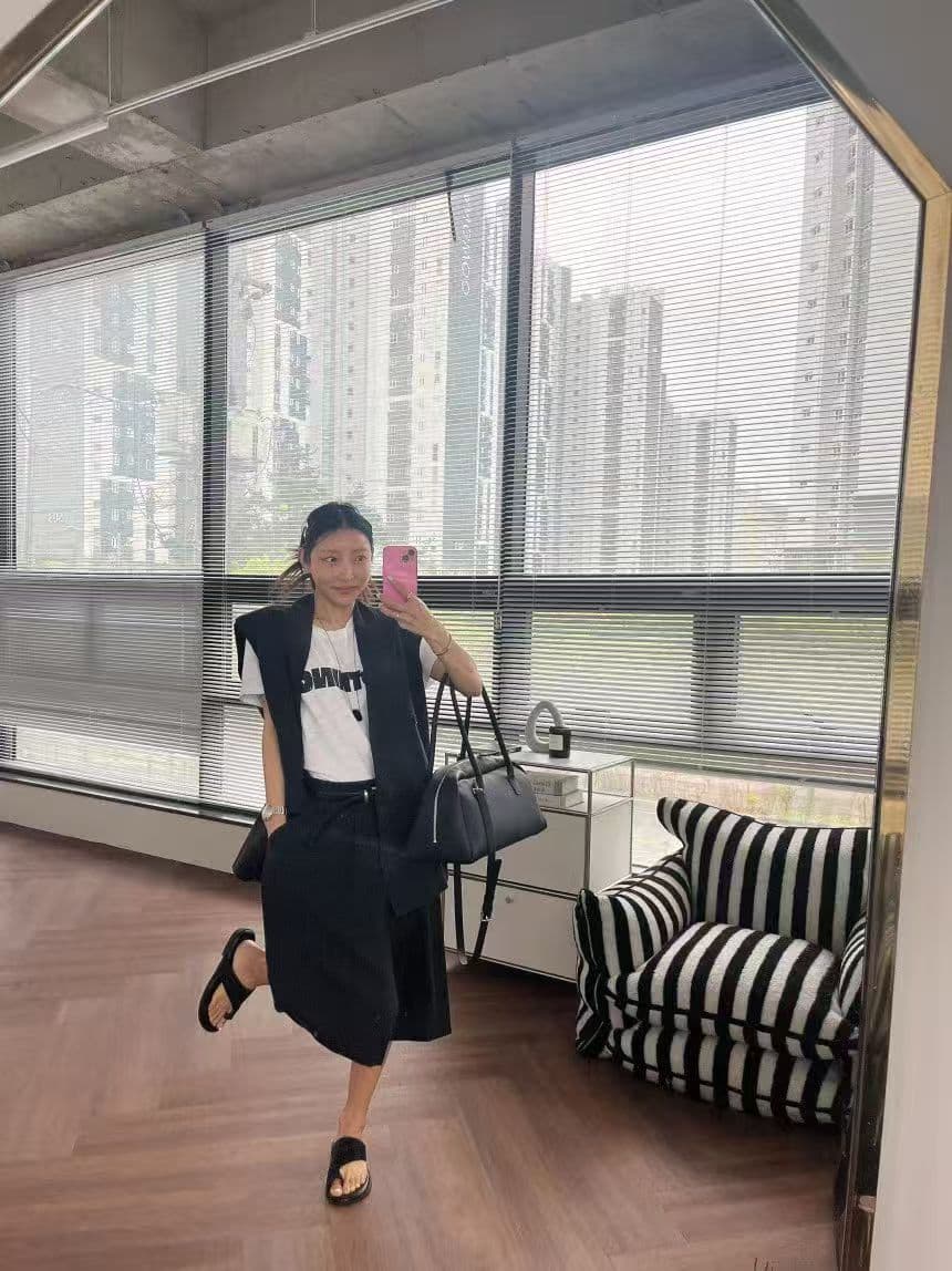 재고 있음 한국 베스트 정장 세트 여성 여름 새로운 디자인 센스 루즈핏 민소매 정장 맨위 반바지 투피스 세트 이미지 4