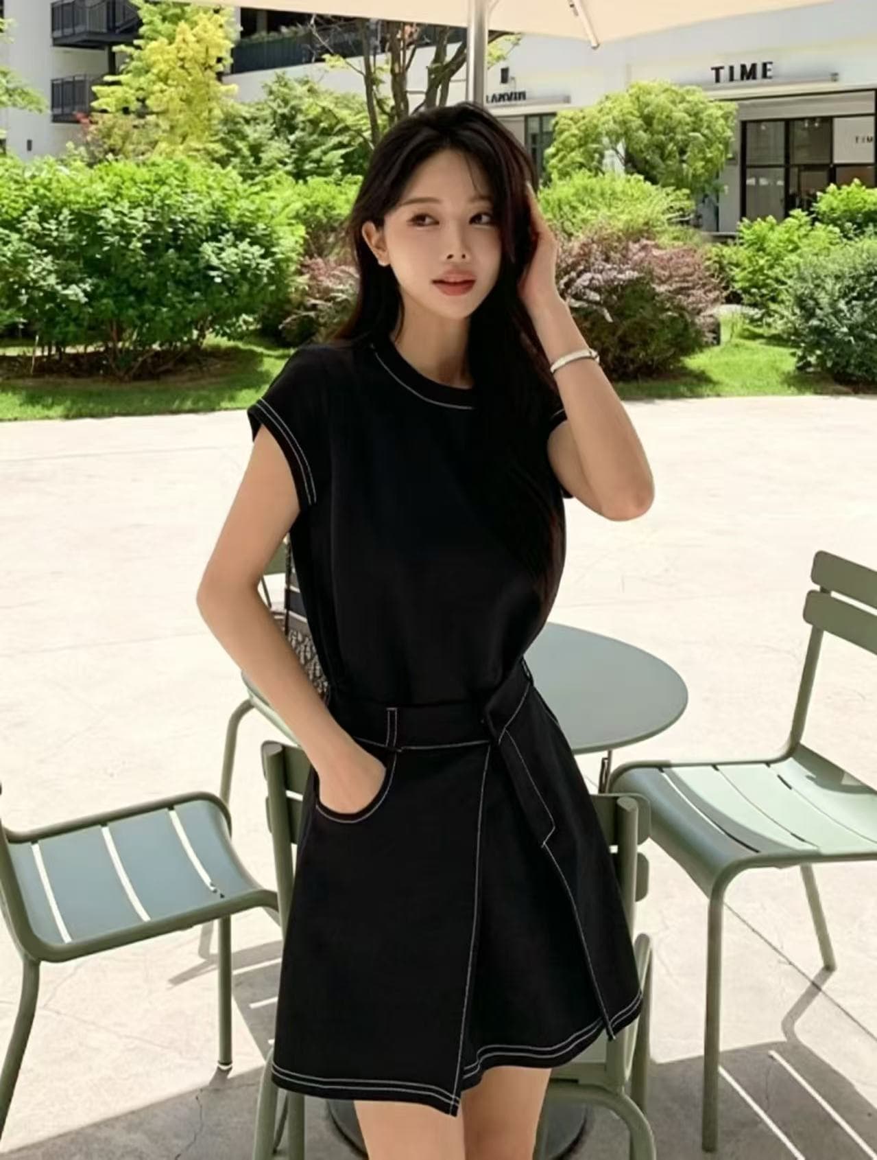 재고 있음 2026 여름 한 부서 chic 루즈핏 슬림해 보이는 디자인 센스 반팔 미니 스커트 여성 드레스