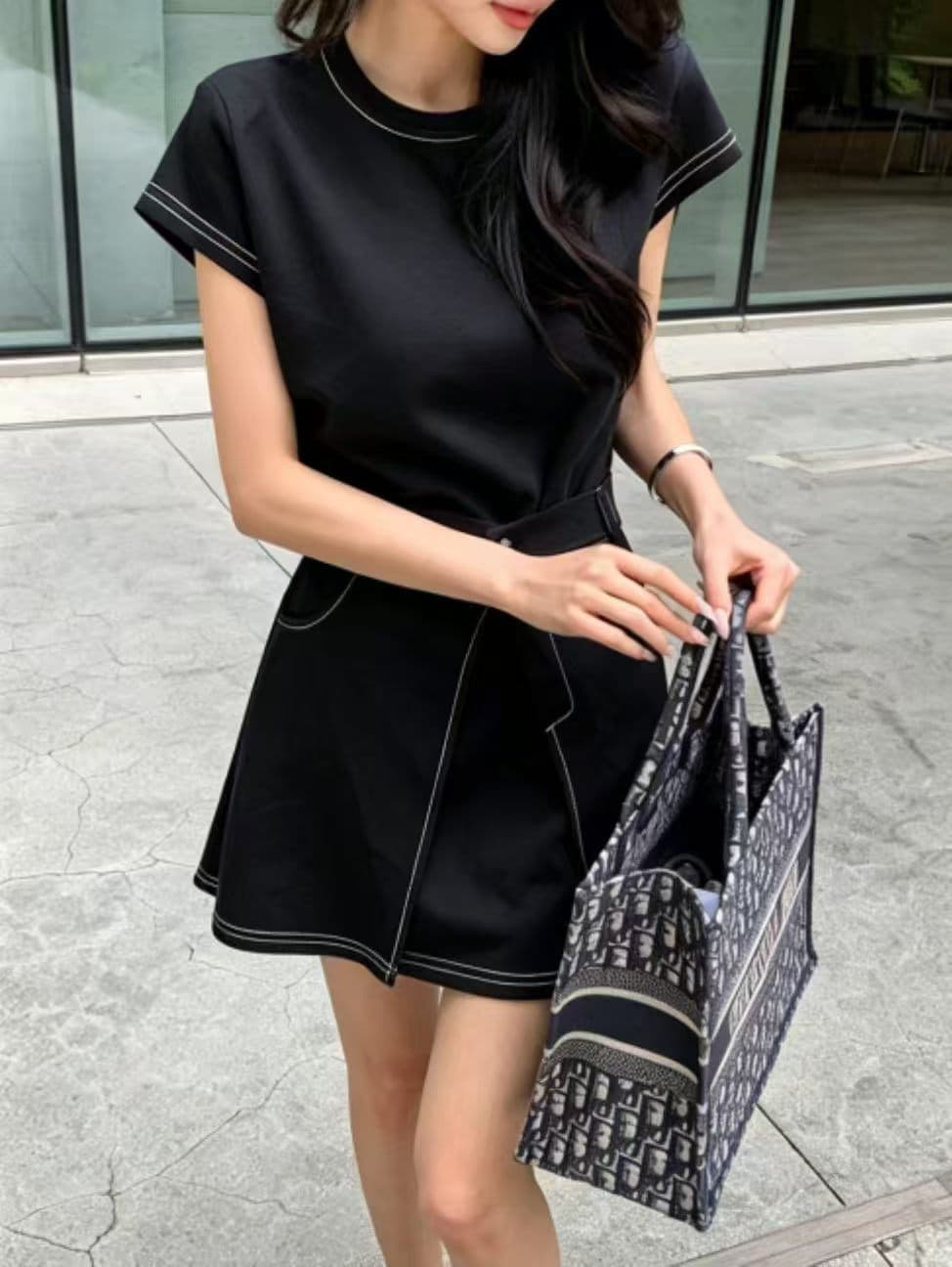 재고 있음 2026 여름 한 부서 chic 루즈핏 슬림해 보이는 디자인 센스 반팔 미니 스커트 여성 드레스 상세 이미지 3