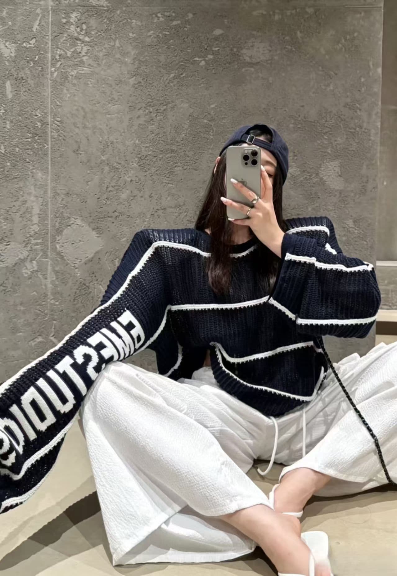 재고 있음 한국 동대문 26 가을 새로운 패션 긴팔 어깨 패드 루즈핏 슬림해 보이는 디자인 니트 스웨터 여자 이미지 2