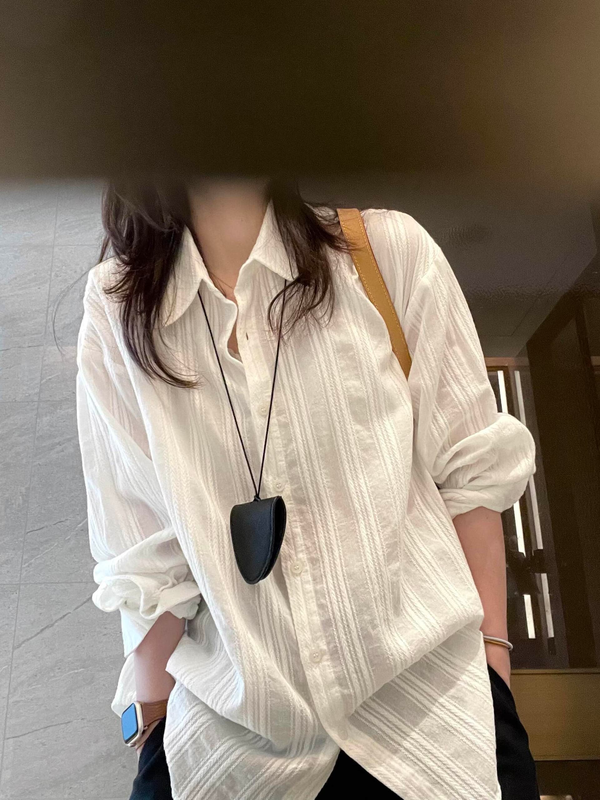화이트 세로 줄무늬 자카드 느긋한 바람 여성 셔츠 봄 여름 한국 스타일 루즈핏 품격 출퇴근 다용도 캐주얼 맨위 이미지 2