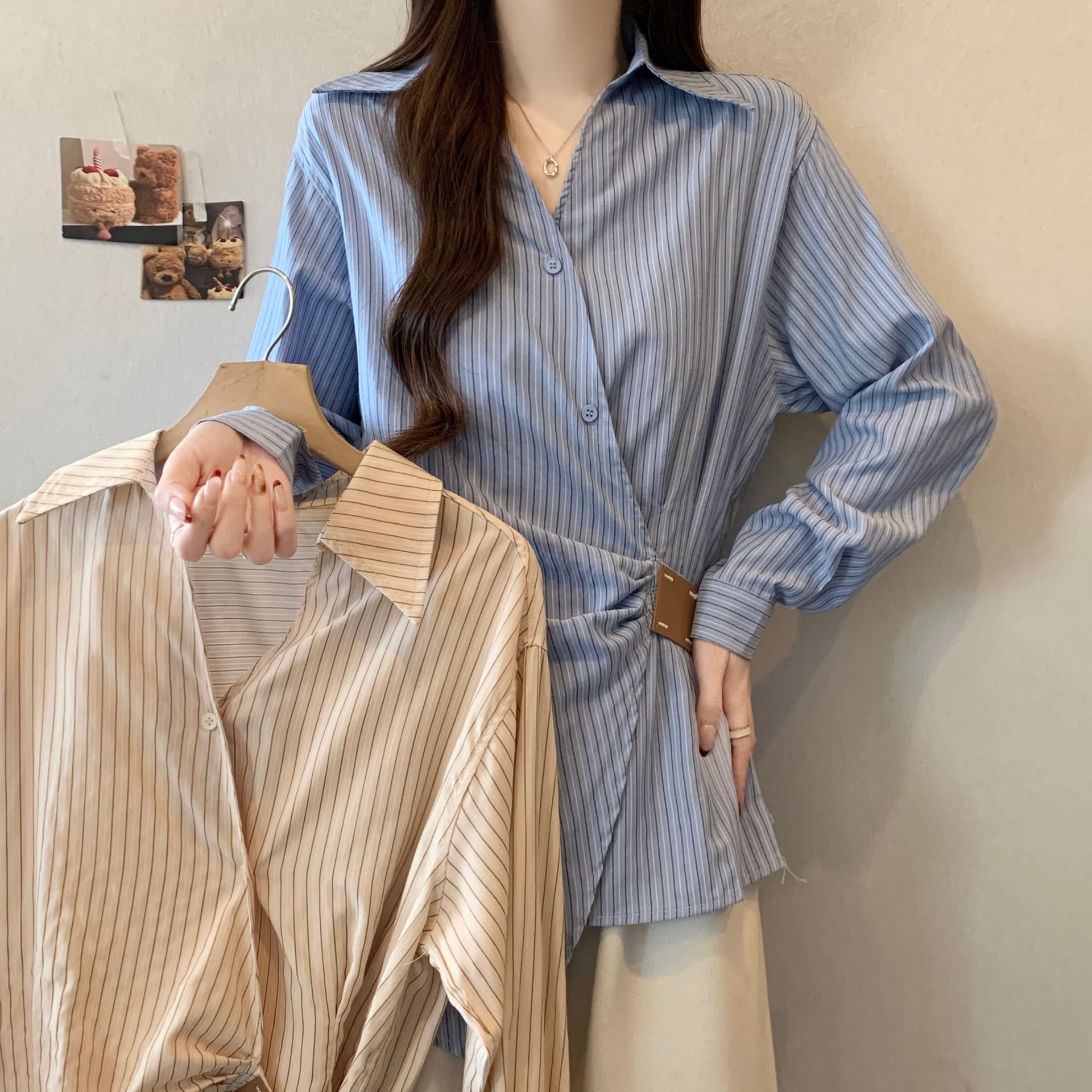 실사 빅 사이즈 여성 의류 이른 가을 새로운 불규칙 스트랩 허리 수축 스트라이프 셔츠 디자인 센스 V넥 긴팔 맨위 이미지 2