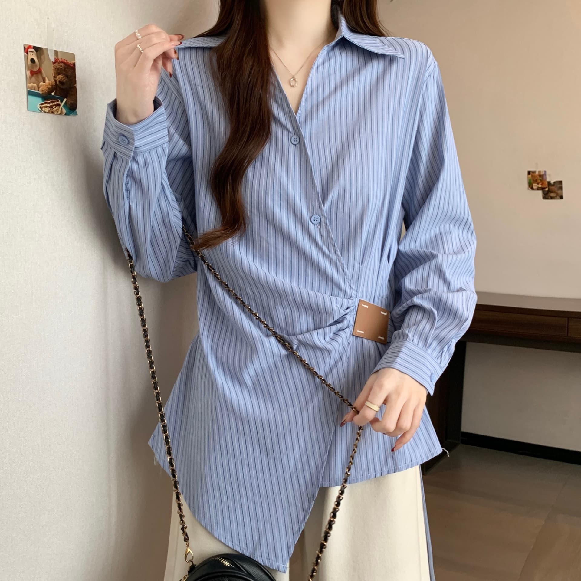 실사 빅 사이즈 여성 의류 이른 가을 새로운 불규칙 스트랩 허리 수축 스트라이프 셔츠 디자인 센스 V넥 긴팔 맨위 상세 이미지 10