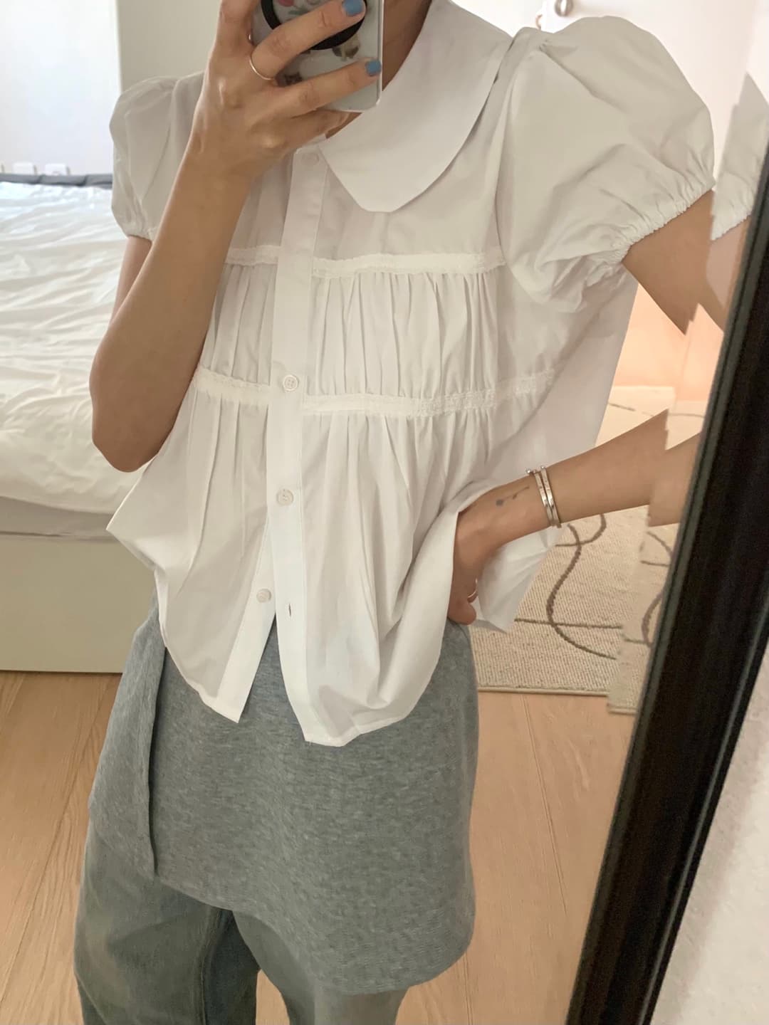 있음 선적 달콤함 연령 감소 베이비 칼라 레이스 레이스 주름 장식 싱글 줄 버튼 거품 소매 셔츠 상세 이미지 7