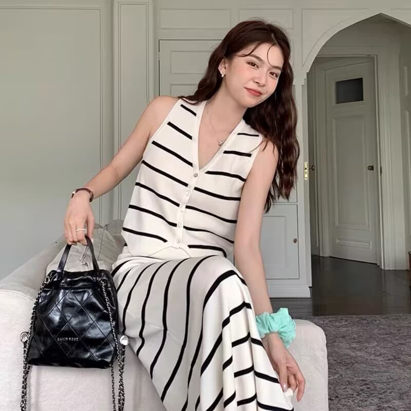 한 부서 부드러운 바람 흑백 줄무늬 니트 조끼 프릴 반 스커트 세트 슬림해 보이는 다용도 게으른 세트 상세 이미지 4