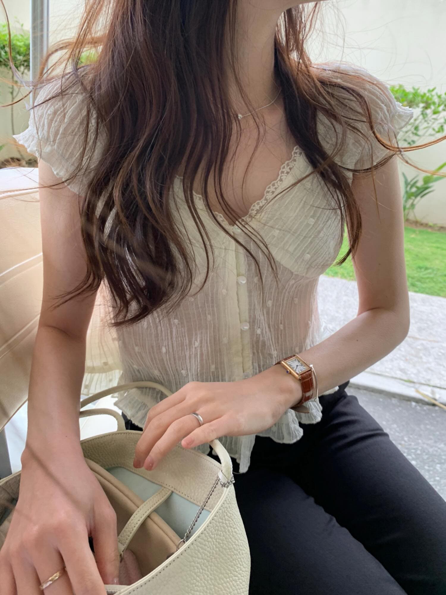 있음 선적 한국 동대문 레이스 측면 V넥 부서 버클 요정 요정 주름 자수 조금 몸매 가꾸기 반팔 셔츠 상세 이미지 2