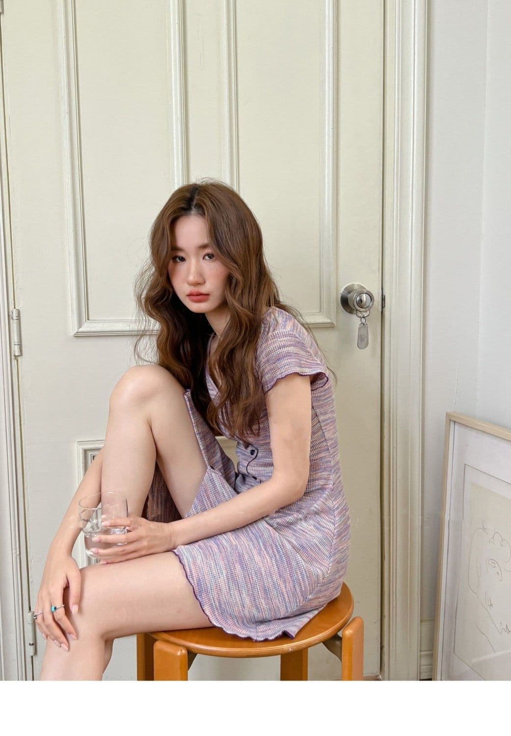 있음 선적 새로운 허리 수축 핫걸 몸매 가꾸기 슬림해 보이는 색상 곡물 V넥 쇼트 스타일 반팔 작은 키 드레스 상세 이미지 4