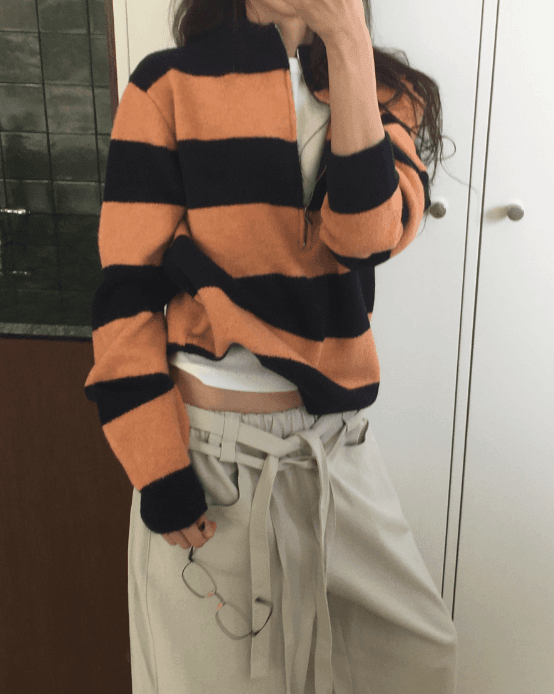한 부서 새로운 느슨함 센스 와이드 스트라이프 반 개방 지퍼 니트 스웨터 부드러운 찹쌀 두꺼운 스탠드 칼라 배색 스웨터 여자 상세 이미지 37